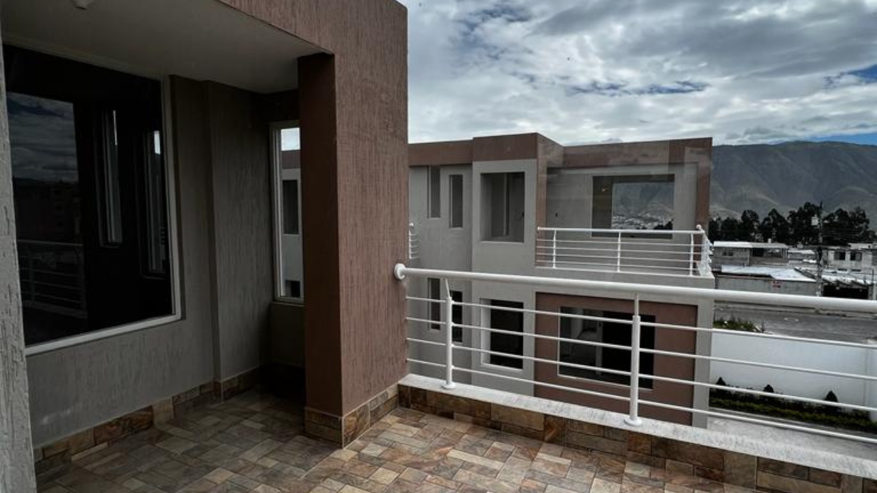 Casa en Calderón Conjunto Privado