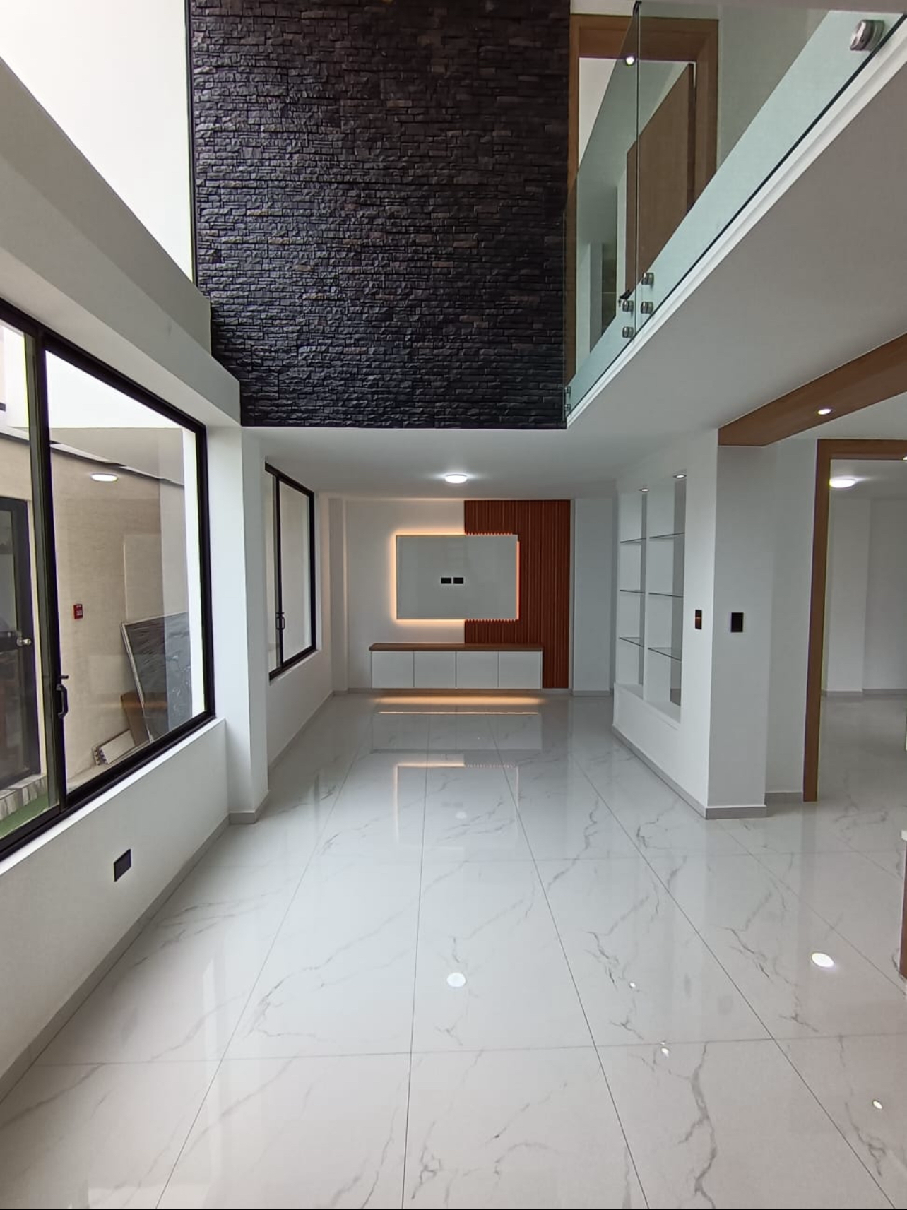 Casa Moderna en Venta en el Norte de Quito